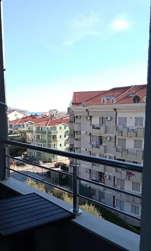 One-bedroom apartment with a jacuzzi in the living room, located in a modern building with an elevator — photo 2